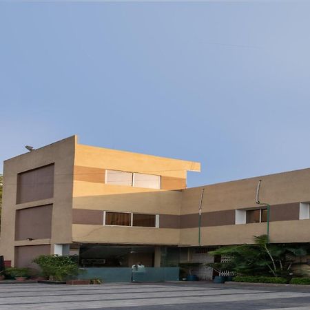 Oyo 79233 Hotel Hive Stays Kochi Bagian luar foto