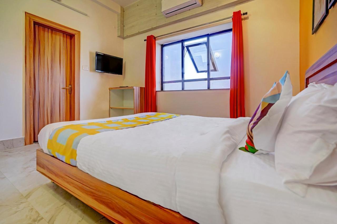 Oyo 79233 Hotel Hive Stays Kochi Bagian luar foto
