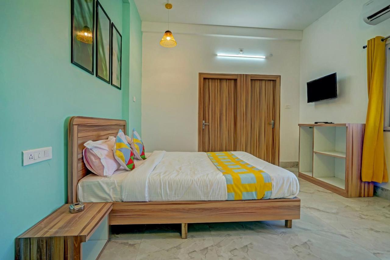 Oyo 79233 Hotel Hive Stays Kochi Bagian luar foto