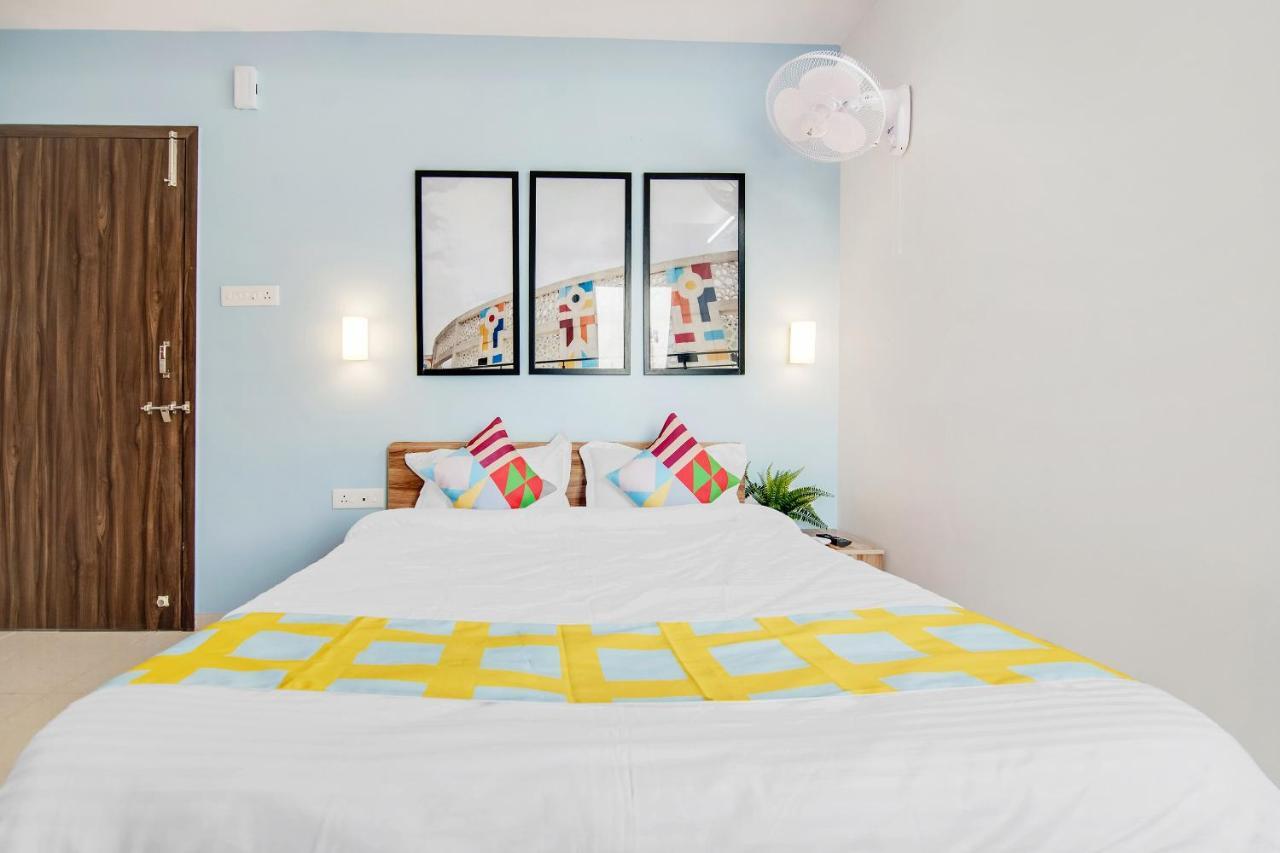 Oyo 79233 Hotel Hive Stays Kochi Bagian luar foto